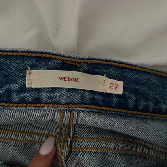 Levi’s wedgie Jean - Picture 2 of 3